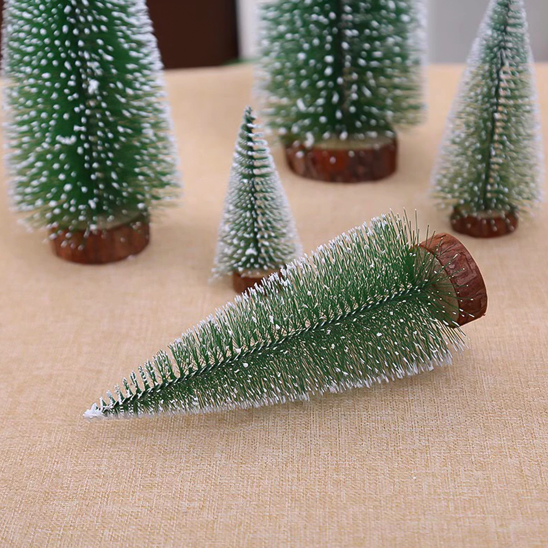 Mini Árvore de Natal com Base de Madeira 15cm/20cm – Decoração Charmosa e Compacta