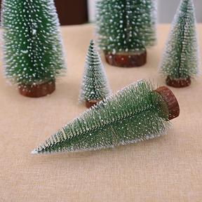 Mini Árvore de Natal com Base de Madeira 15cm/20cm – Decoração Charmosa e Compacta